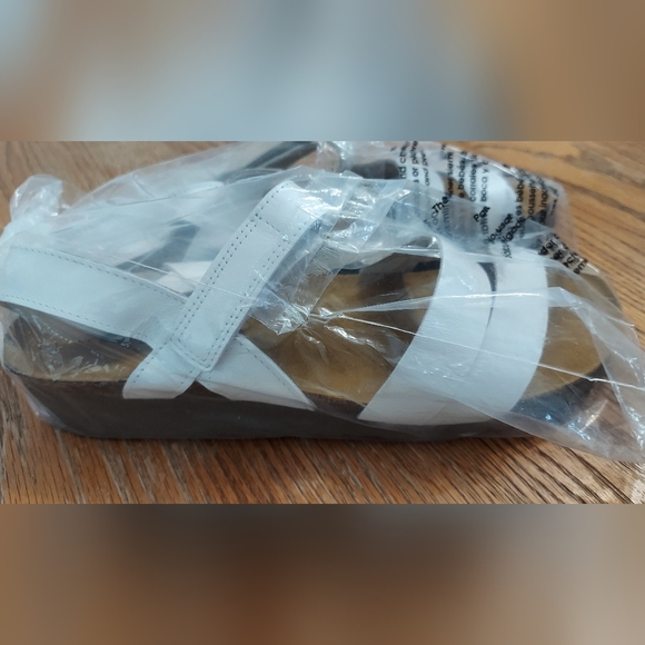 Naot kayla sandlad size 12-12.5 - Picture 5 of 9